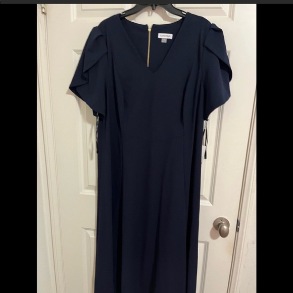 Plus size tulip sleeve Midi Dress Calvin Klien - Picture 3 of 5